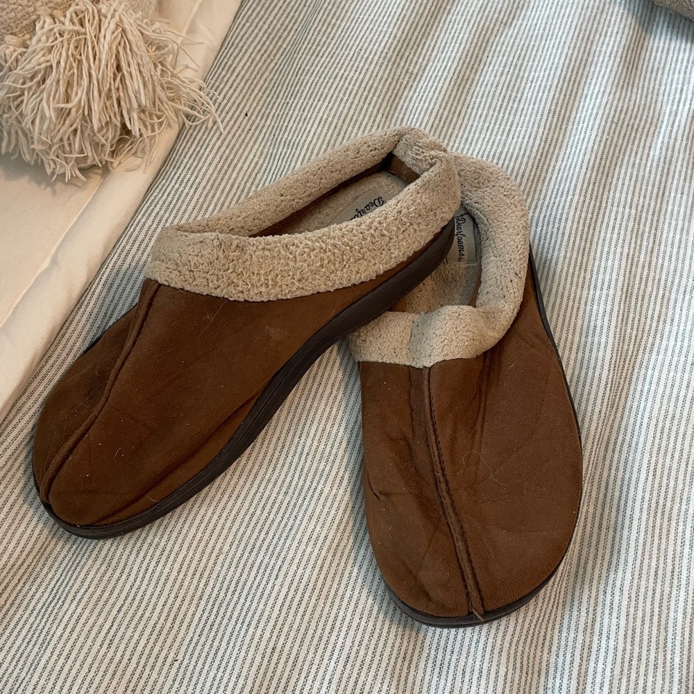 Dearfoams Brown Men's Slippers